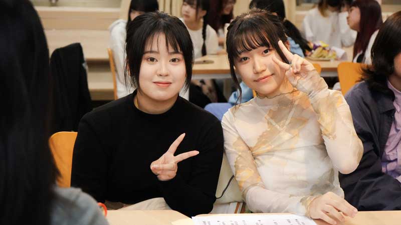 山口大學攜創意「歌牌」訪世新大學　日本傳統遊戲碰撞台灣特色