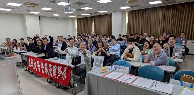 世新大學資管系友共聚一堂　AI分享與跨世代對話熱絡進行