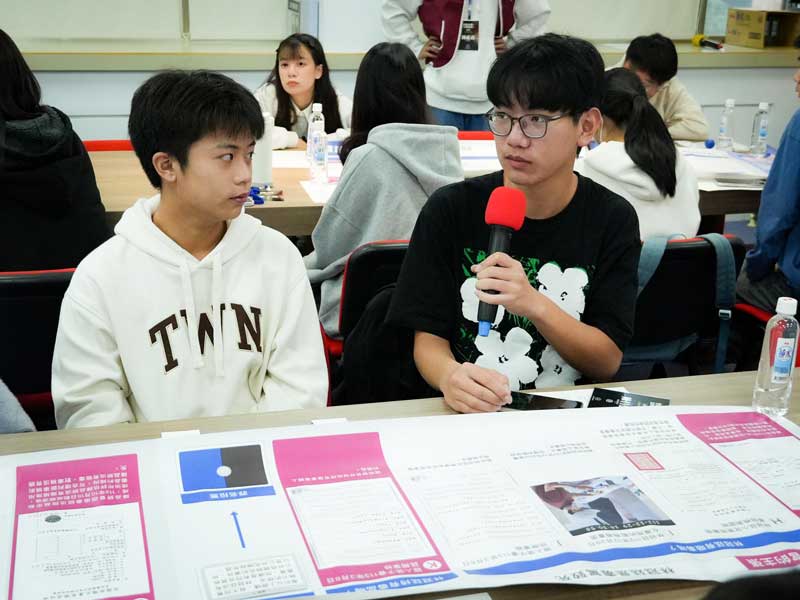 世新大學辦高中生營隊體驗一日國民法官　校友律師談司法日常