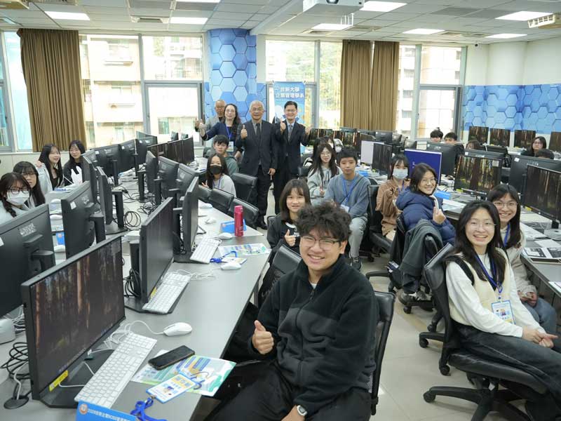 商戰實境秀激發創意潛能  世新大學企管系帶高中生模擬經營企業