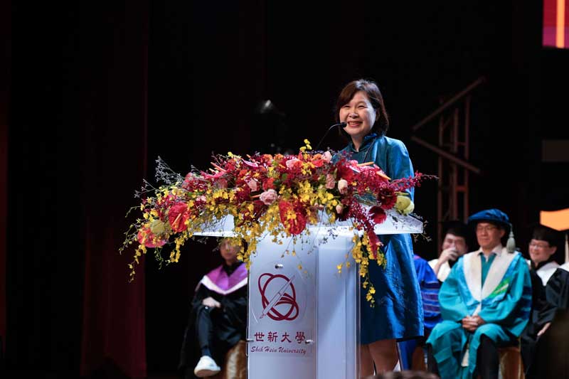 世新大學畢典開講　張淑玲返校勉學弟妹：勇敢踏出第一步