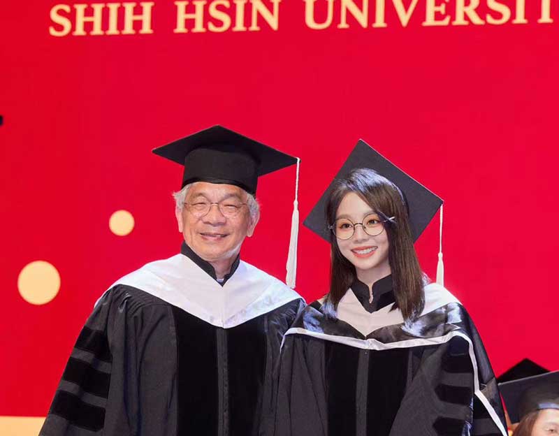 世新大學碩博班畢典吸睛　孫淑媚、李富城分享學習路