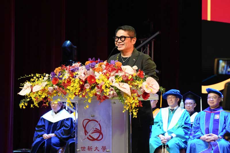 世新大學畢典同日簽高流MOU　丁度嵐與學弟妹分享幕後現場學