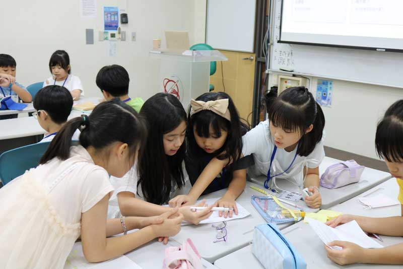 世新大學辦小小主播營　學童錄Podcast、採訪體驗練溝通